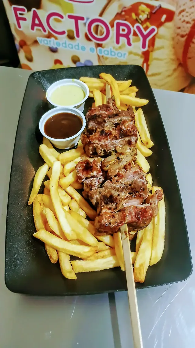 Espetos e batatas da Factory